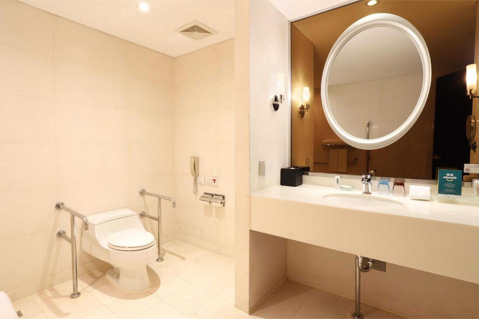 Hotel Pudong Nanpu By Ihg 4*